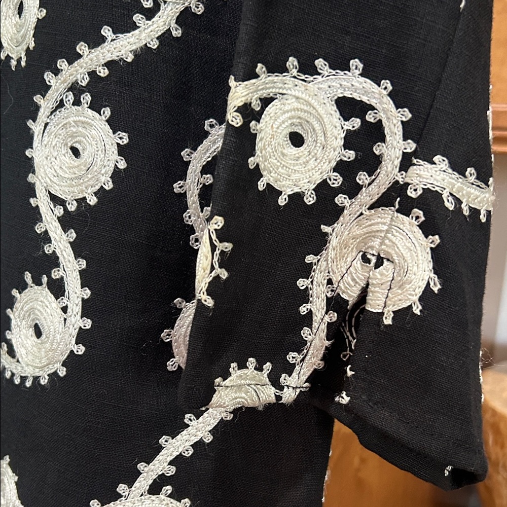 Black Embroidered Button-Front linen Blouse Jacket - Picture 5 of 6